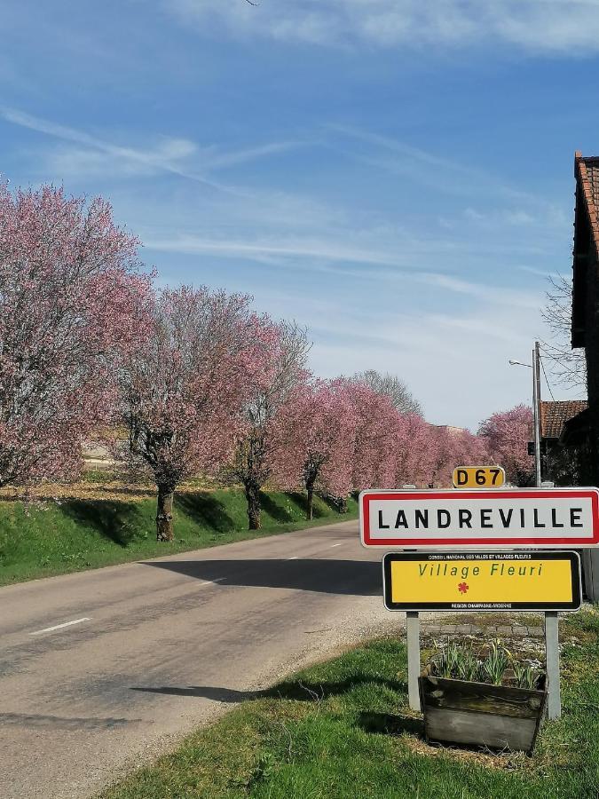 Chambre D'Hotes Esprit De Famille Landreville Exteriör bild